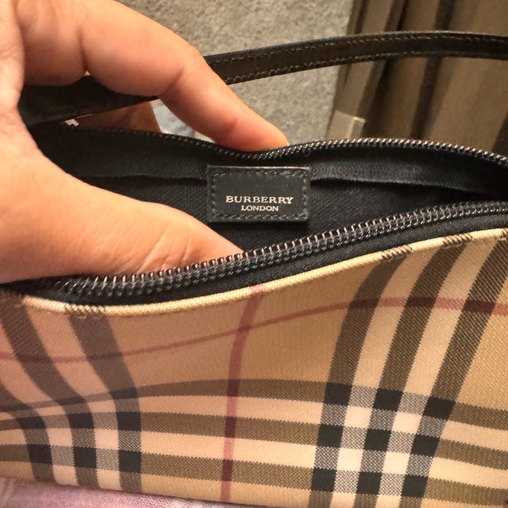 Burberry Tan Clutch with Iconic Plaid Design - Picture 5 of 8